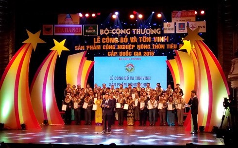 100 outstanding industrial products from rural areas honored  - ảnh 1